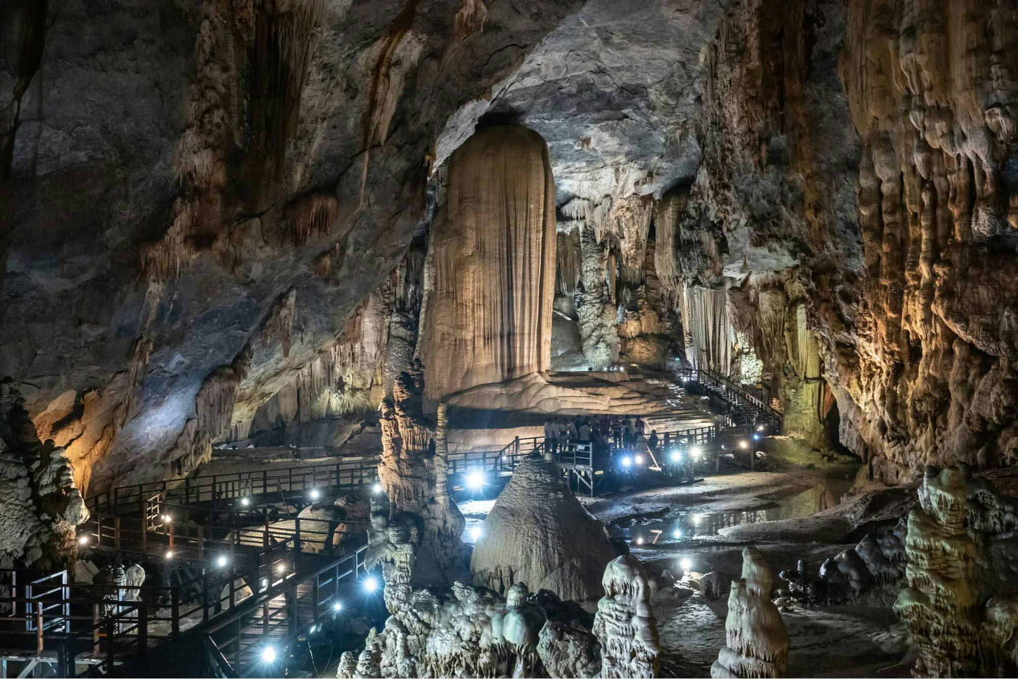 Khám phá những hang động tuyệt đẹp ở một góc tĩnh lặng của Việt Nam