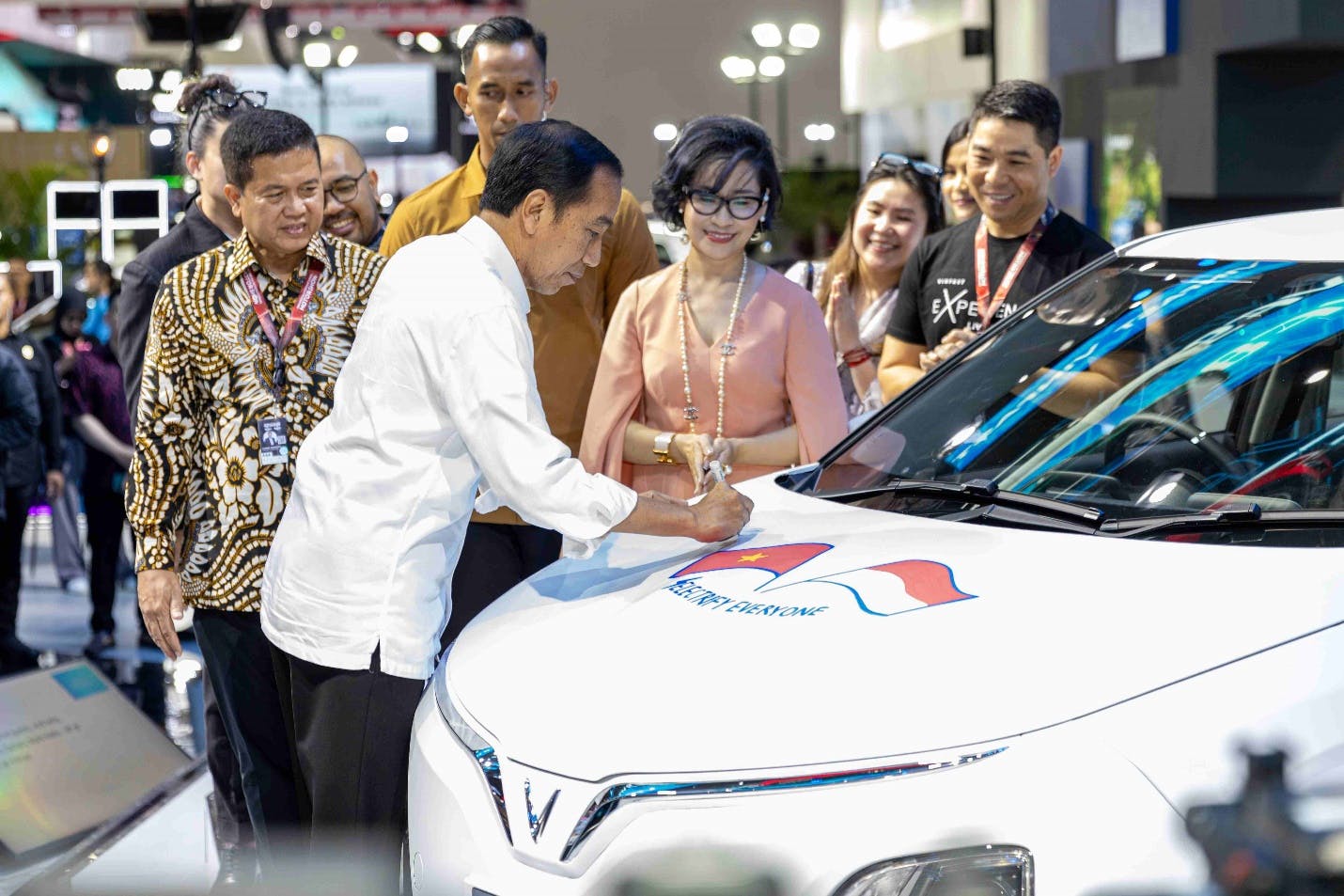 VinFast ‘lấn sân’ thị trường Indonesia với dòng xe điện tay lái nghịch