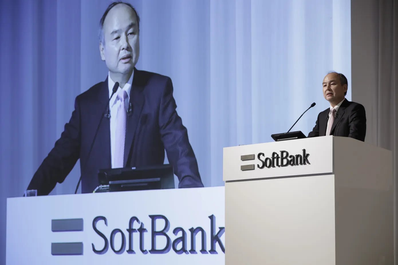 SoftBank đặt cược 100 tỷ USD vào tương lai của chip AI